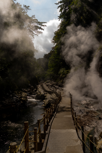 おやす峡　川沿い